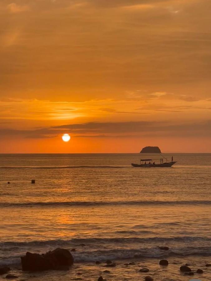 Casita Ysabel Bed & Breakfast Batangas Dış mekan fotoğraf